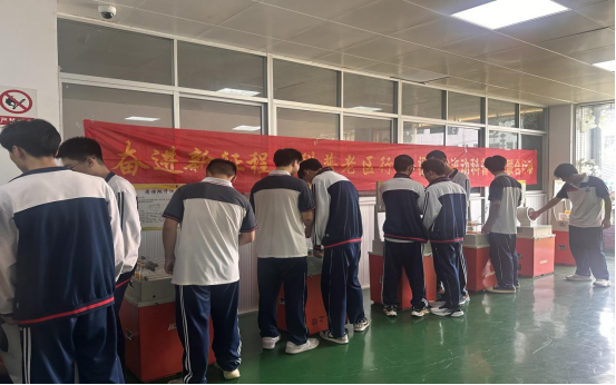 零距離觸摸科學 榫卯間激發(fā)匠心 科普大篷車走進閩清職業(yè)中專學校 零距離觸摸科學 榫卯間激發(fā)匠心 科普大篷車走進閩清職業(yè)中專學校