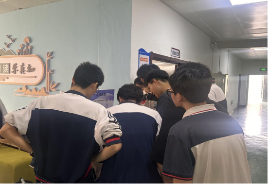 零距離觸摸科學 榫卯間激發(fā)匠心 科普大篷車走進閩清職業(yè)中專學校 零距離觸摸科學 榫卯間激發(fā)匠心 科普大篷車走進閩清職業(yè)中專學校