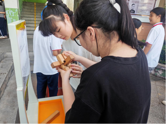 以實踐探真知 讓科學(xué)浸潤中學(xué)課堂 ——福州科技館科普大篷車駛?cè)腴}清縣白樟初級中學(xué)