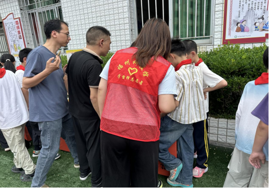 指尖觸碰輝光，科技點(diǎn)亮鄉(xiāng)村——福州科技館科普大篷駛?cè)腴}清縣下祝鄉(xiāng)中心小學(xué)