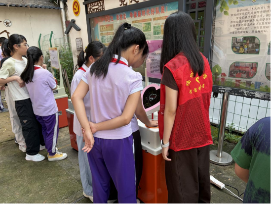 點燃科技之光，智啟少年夢想——福州科技館科普大篷車駛入倉山區(qū)第二中心小學