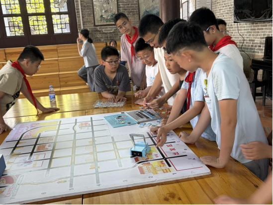 點燃科技之光，智啟少年夢想——福州科技館科普大篷車駛入倉山區(qū)第二中心小學