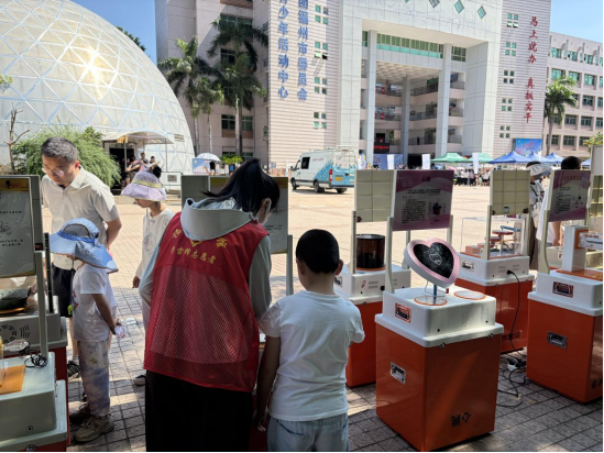 科技為媒 童心相連——福州科技館科普大篷車助力第十六屆榕臺少兒藝術(shù)節(jié)