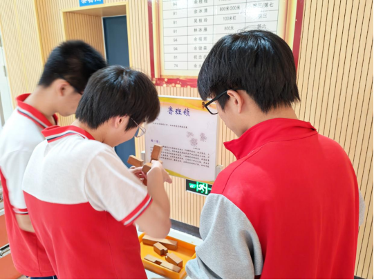 流動科普進(jìn)校園 點亮學(xué)子科學(xué)夢 ——福州科技館科普大篷車駛?cè)腴}清縣東橋中學(xué)