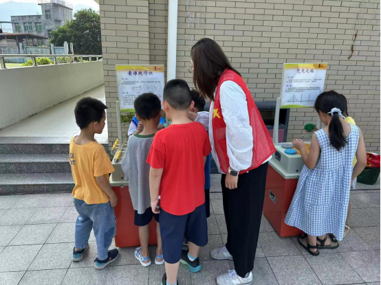 科普大篷車進(jìn)校園 科技趣味點(diǎn)亮求知夢(mèng) ——福州科技館科普大篷駛?cè)腴}侯奎石中心小學(xué)