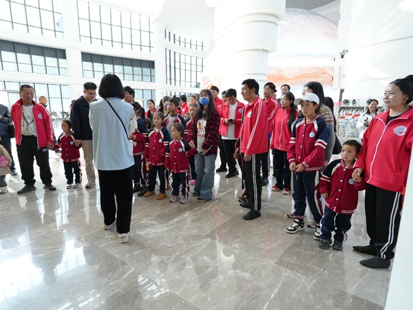 活動(dòng)手記 | 西藏先心病患兒及家屬參觀福州科技館