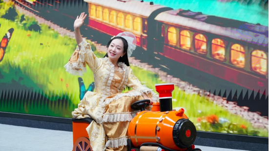 科普舞臺(tái)劇《科學(xué)小勇士》上演 福州科技館推出沉浸式科普新體驗(yàn) 科普舞臺(tái)劇《科學(xué)小勇士》上演 福州科技館推出沉浸式科普新體驗(yàn)