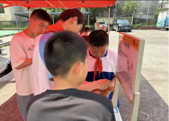 沉浸式科學浸潤山村校園 ——福州科技館科普大篷車赴晉安宦溪捷坂小學開展活動