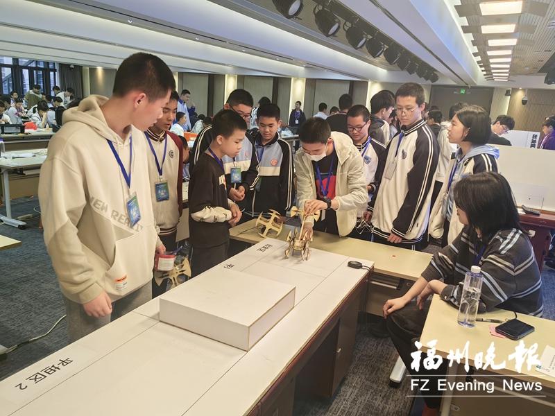 “未來(lái)太空車”不到40克 福州中學(xué)生作品科技感滿滿