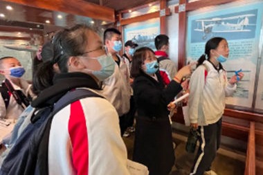 福州時代中學赴福州科技館船政文化分館參加“船政科普行，船遞青春夢想”科普研學活動