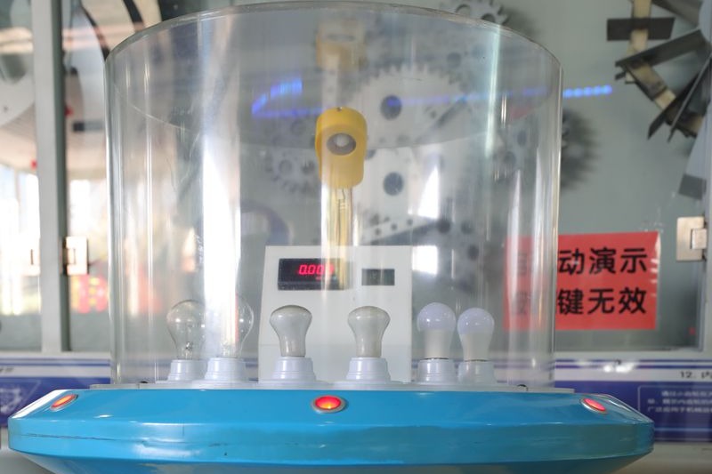 哪個更省電-照度與功率　