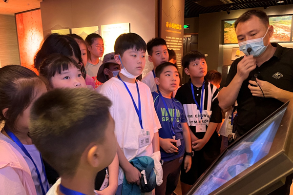 福州科技館壽山石分館開展戶外徒步研學活動