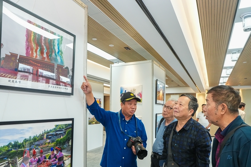 “翰墨頌國慶 丹青繪輝煌”書畫攝影展在福州科技館新館開幕