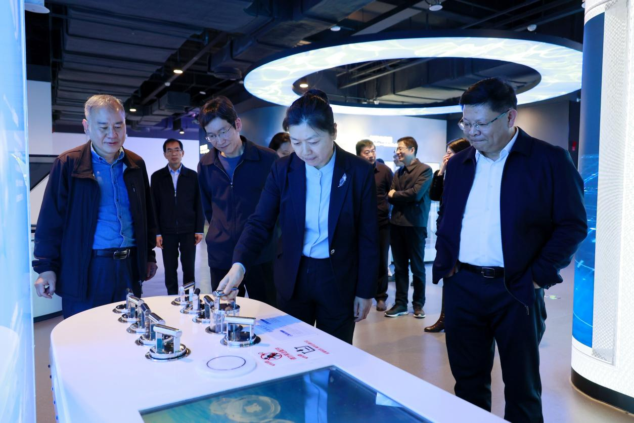 中國科技館領(lǐng)導(dǎo)蒞臨福州科技館調(diào)研