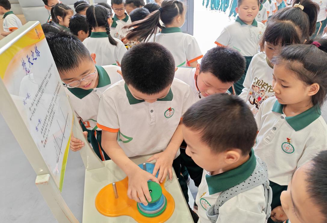移動科普課堂 護(hù)航青春成長 ——福州科技館科普大篷車走進(jìn)福清市百合小學(xué)第二校區(qū)