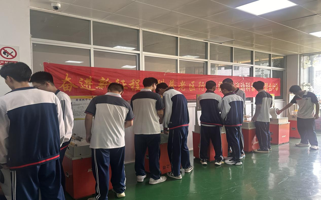 零距離觸摸科學(xué) 榫卯間激發(fā)匠心 科普大篷車走進(jìn)閩清職業(yè)中專學(xué)校
