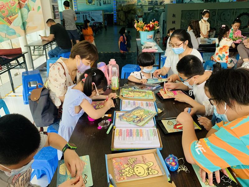 福州科技館舉辦“愛在筆下 感恩有我”母親節(jié)活動(dòng)