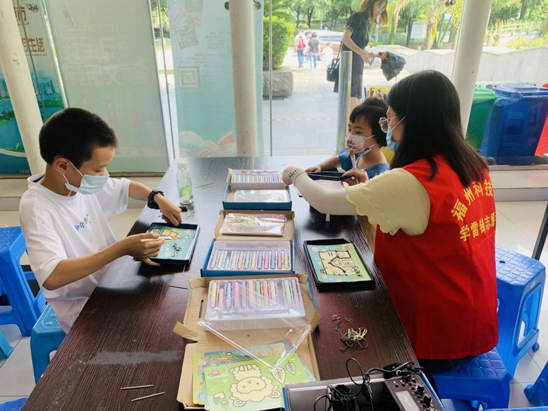 福州科技館舉辦“愛在筆下 感恩有我”母親節(jié)活動(dòng)