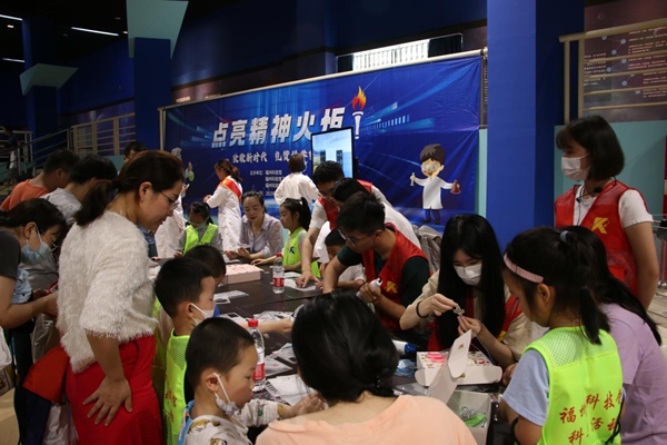 點亮精神火炬——致敬新時代 禮贊科學家 點亮精神火炬——致敬新時代 禮贊科學家